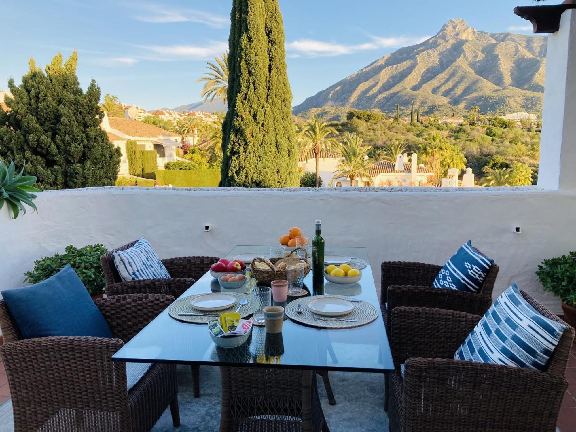 Las Lomas - Pool, Terrace & View マルベーリャ エクステリア 写真