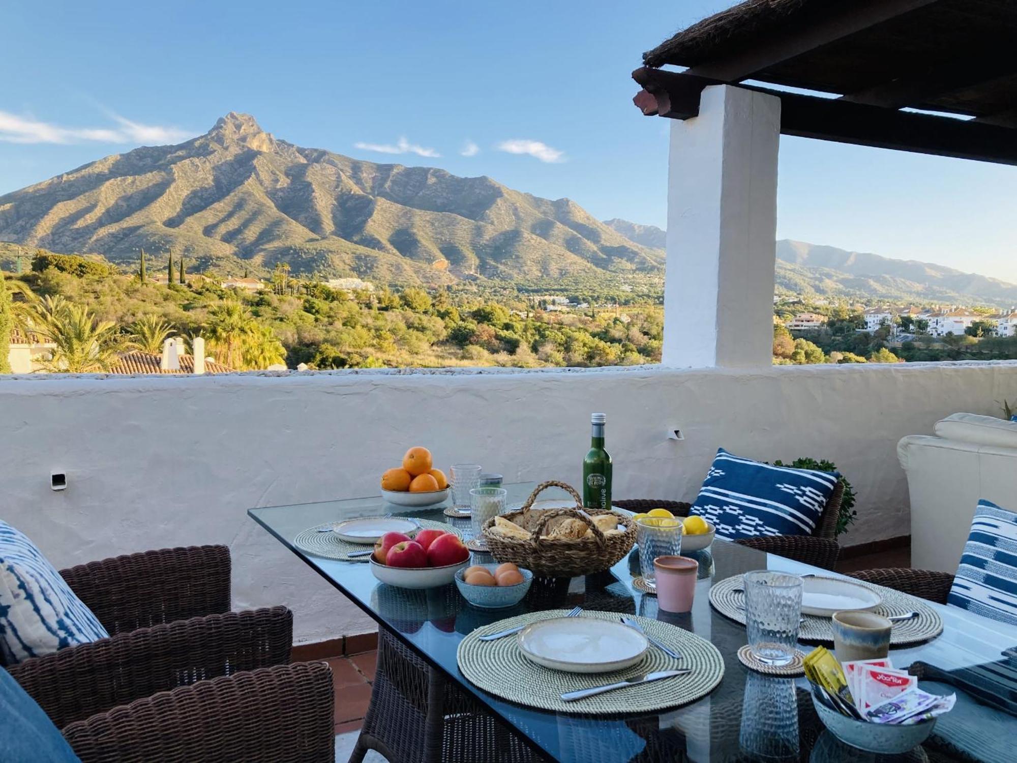 Las Lomas - Pool, Terrace & View マルベーリャ エクステリア 写真