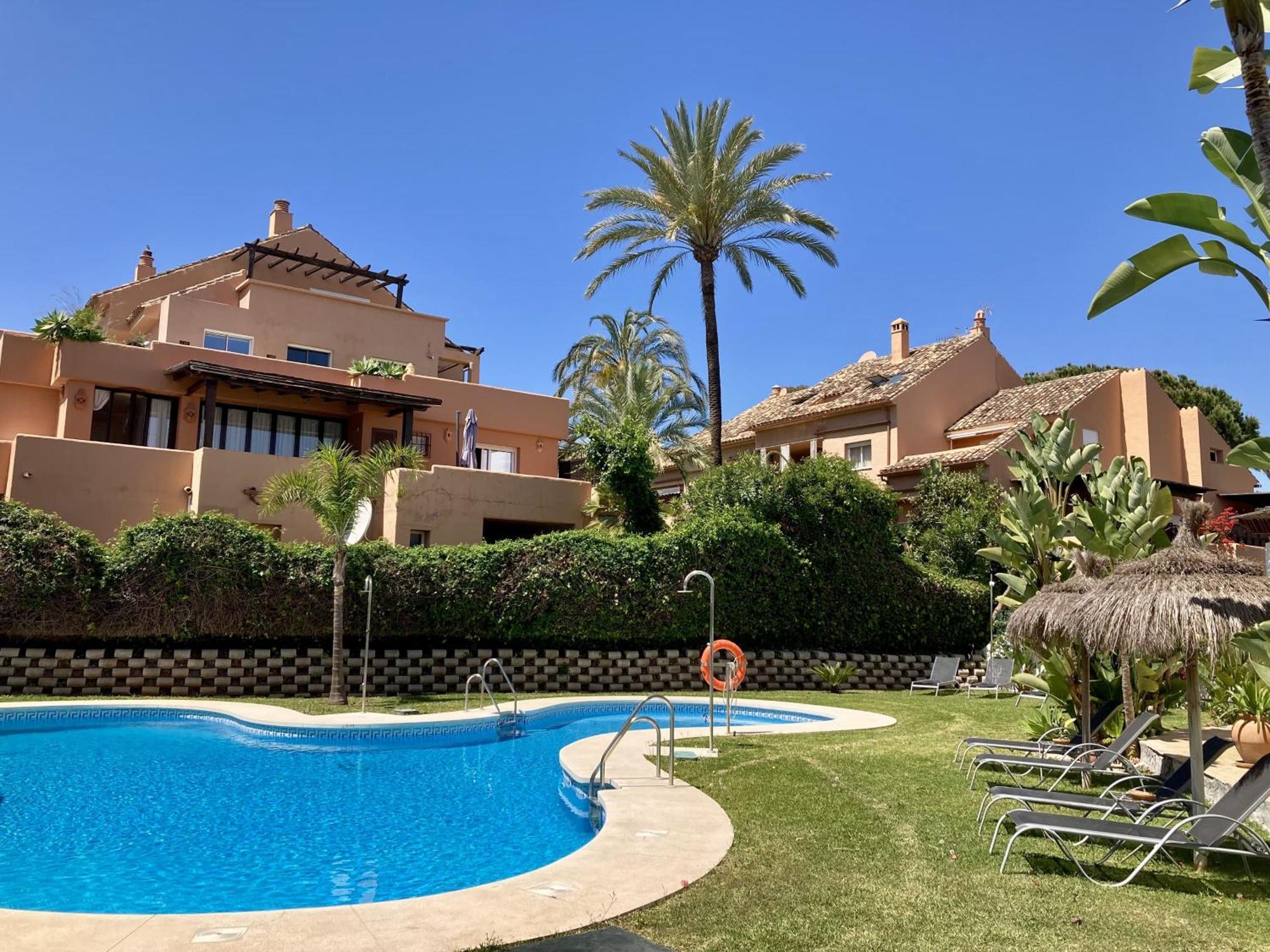 Las Lomas - Pool, Terrace & View マルベーリャ エクステリア 写真